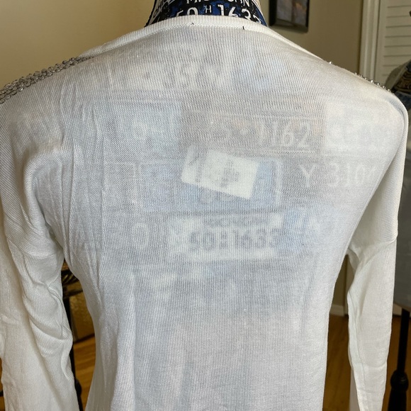❌SOLD❌NWT White Rhinestone Shoulder Top - Picture 4 of 5